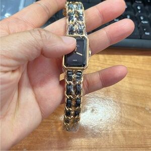 Black and gold premiere style watch